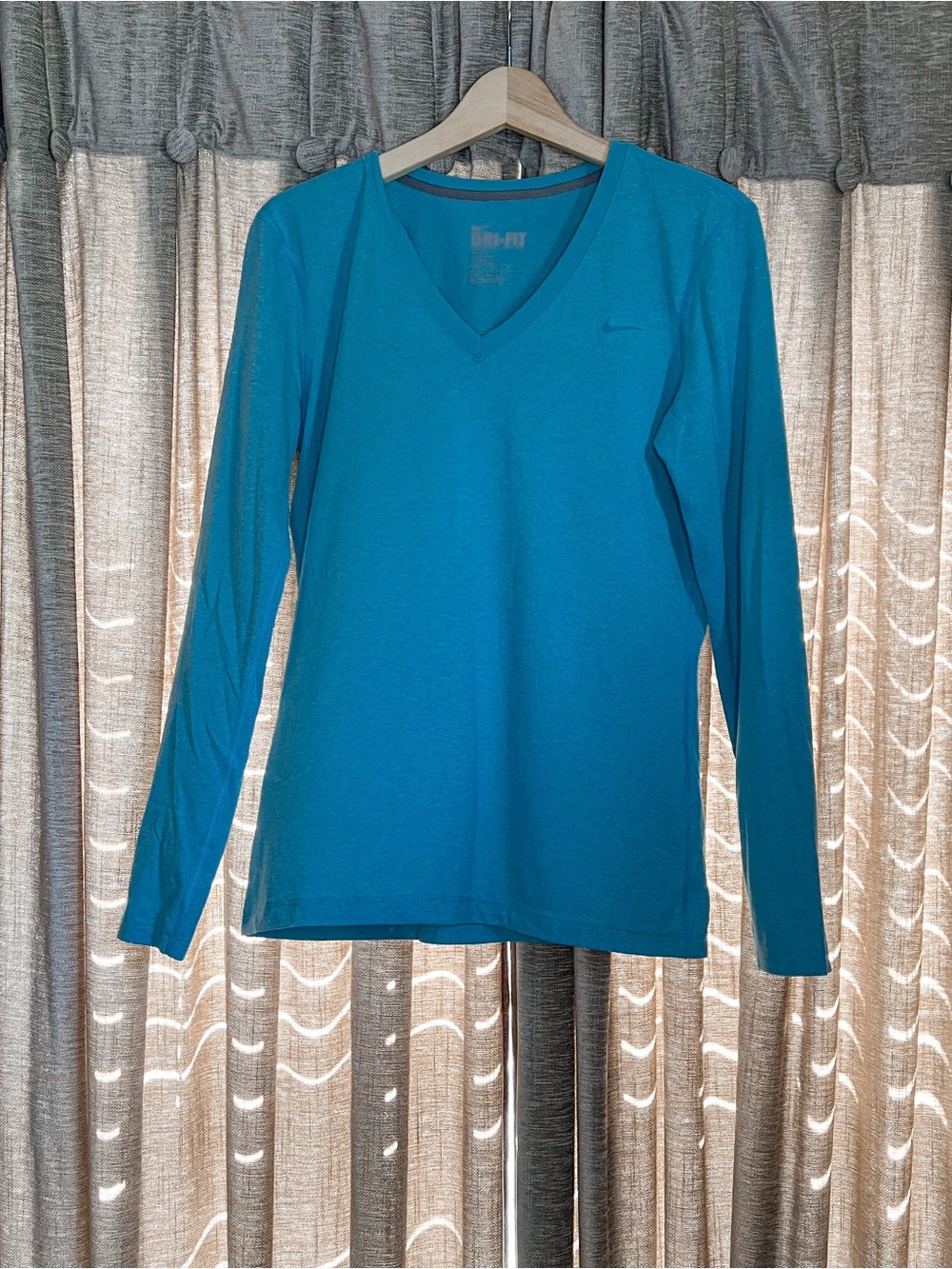 Nike Dri Fit Regular Fit Teal V-Neck Long Sleeve Athletic Top Size Medium